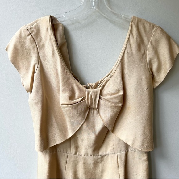 Vintage 1960s gold silk handmade sheath dress with front bow bodice detail - Picture 2 of 13